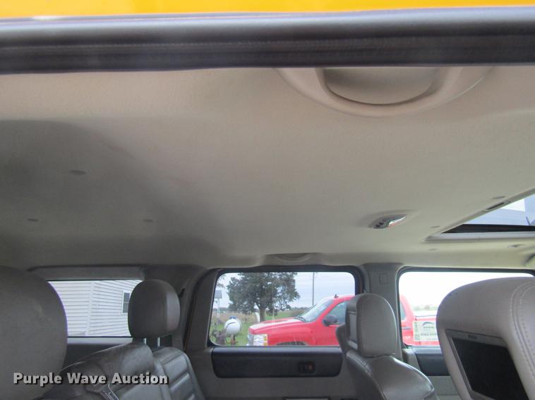 image for item DE5876 2004 Hummer H2 SUV