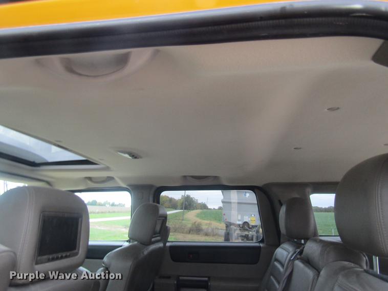 image for item DE5876 2004 Hummer H2 SUV