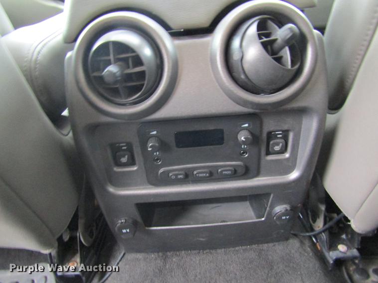 image for item DE5876 2004 Hummer H2 SUV