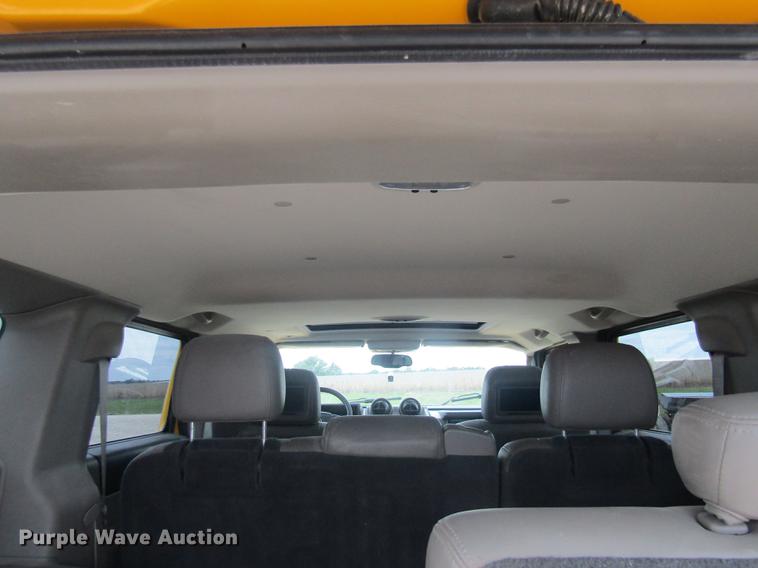 image for item DE5876 2004 Hummer H2 SUV