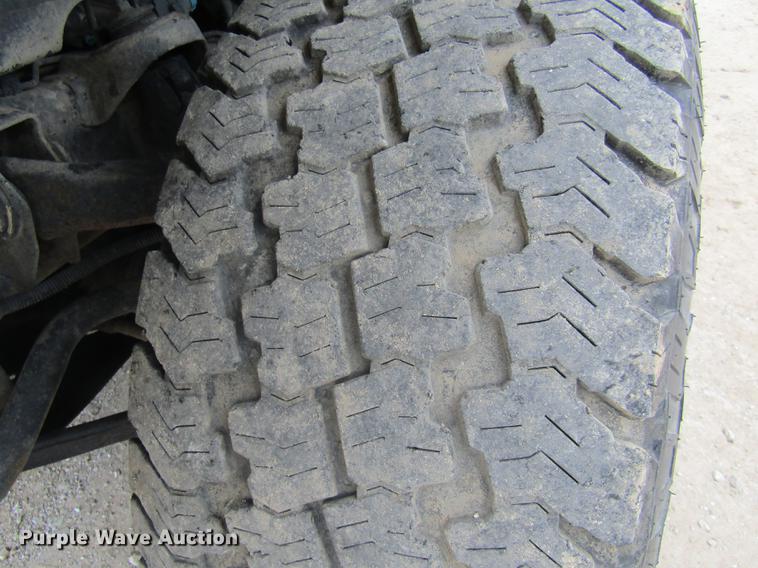 image for item DE5876 2004 Hummer H2 SUV