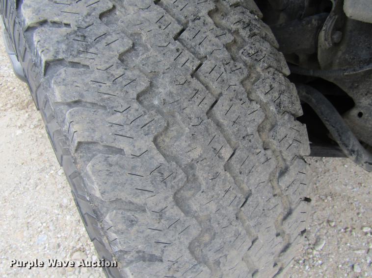 image for item DE5876 2004 Hummer H2 SUV