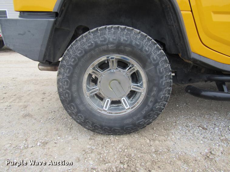 image for item DE5876 2004 Hummer H2 SUV