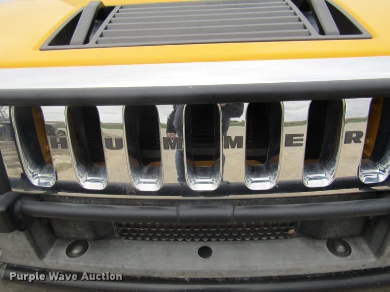 image for item DE5876 2004 Hummer H2 SUV