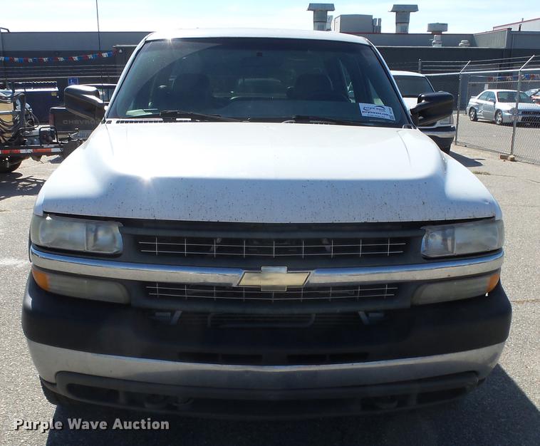 image for item DE7297 2002 Chevrolet Silverado 2500 Crew Cab pickup truck