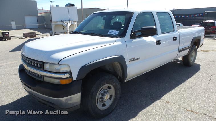 image for item DE7297 2002 Chevrolet Silverado 2500 Crew Cab pickup truck