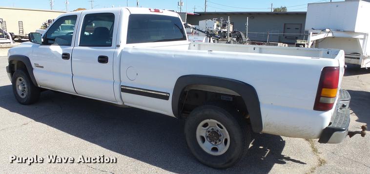 image for item DE7297 2002 Chevrolet Silverado 2500 Crew Cab pickup truck