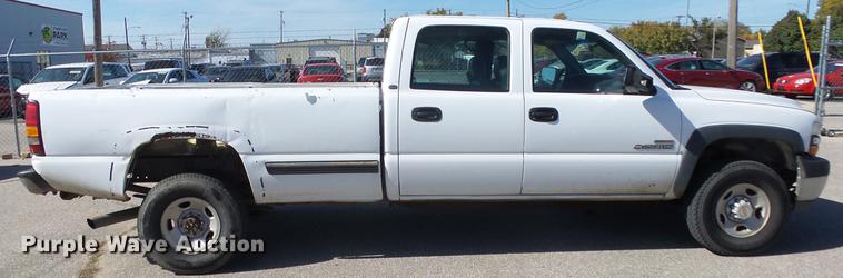 image for item DE7297 2002 Chevrolet Silverado 2500 Crew Cab pickup truck