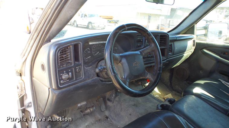 image for item DE7297 2002 Chevrolet Silverado 2500 Crew Cab pickup truck