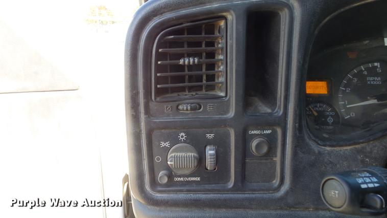 image for item DE7297 2002 Chevrolet Silverado 2500 Crew Cab pickup truck