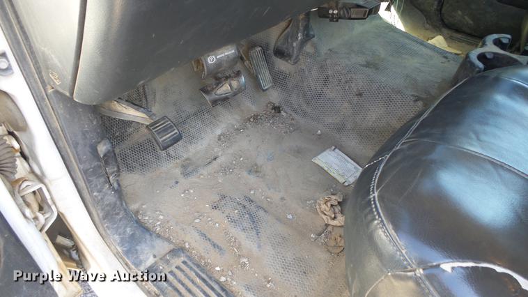 image for item DE7297 2002 Chevrolet Silverado 2500 Crew Cab pickup truck