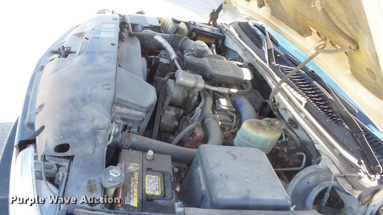 image for item DE7297 2002 Chevrolet Silverado 2500 Crew Cab pickup truck