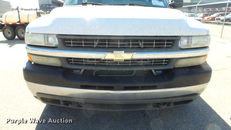 image for item DE7297 2002 Chevrolet Silverado 2500 Crew Cab pickup truck