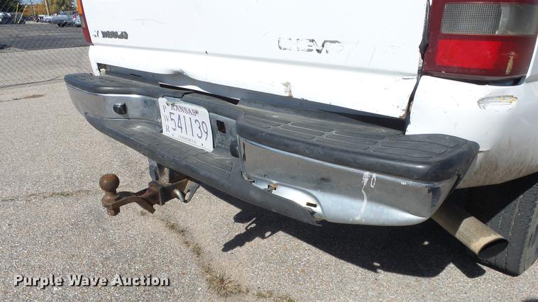 image for item DE7297 2002 Chevrolet Silverado 2500 Crew Cab pickup truck