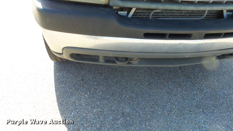 image for item DE7297 2002 Chevrolet Silverado 2500 Crew Cab pickup truck