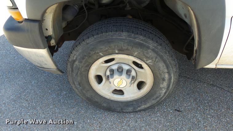 image for item DE7297 2002 Chevrolet Silverado 2500 Crew Cab pickup truck