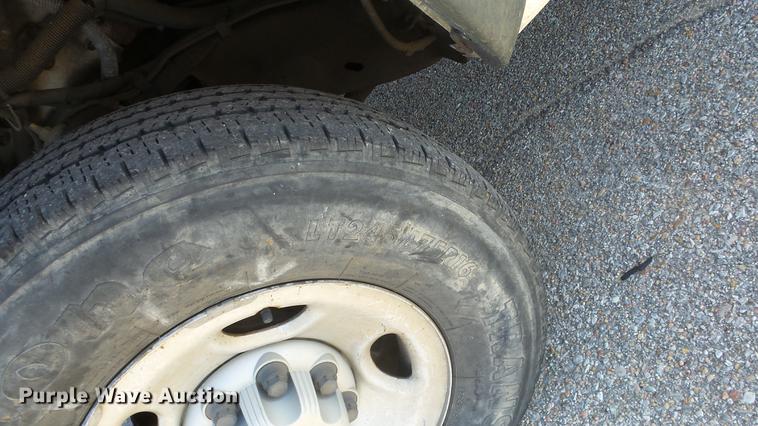 image for item DE7297 2002 Chevrolet Silverado 2500 Crew Cab pickup truck