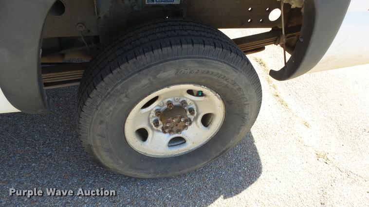 image for item DE7297 2002 Chevrolet Silverado 2500 Crew Cab pickup truck