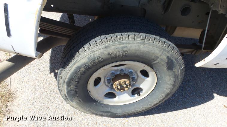 image for item DE7297 2002 Chevrolet Silverado 2500 Crew Cab pickup truck