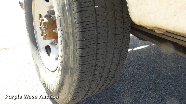 image for item DE7297 2002 Chevrolet Silverado 2500 Crew Cab pickup truck