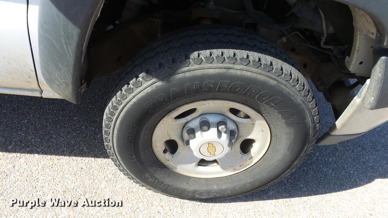 image for item DE7297 2002 Chevrolet Silverado 2500 Crew Cab pickup truck