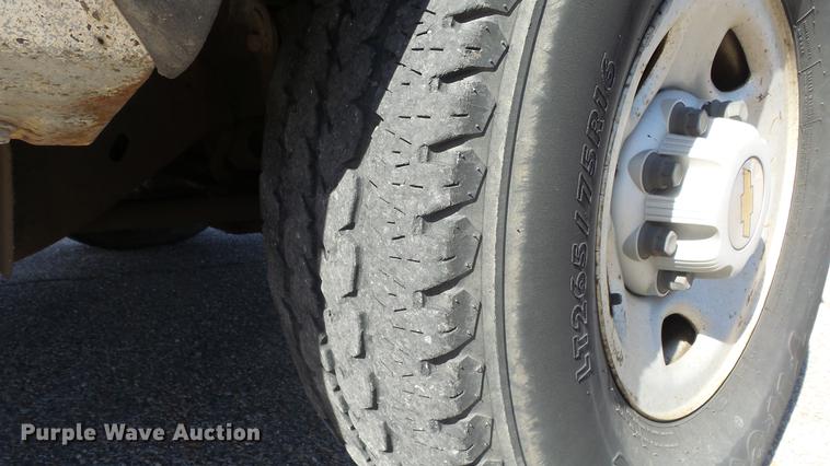 image for item DE7297 2002 Chevrolet Silverado 2500 Crew Cab pickup truck