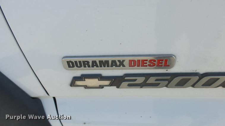 image for item DE7297 2002 Chevrolet Silverado 2500 Crew Cab pickup truck