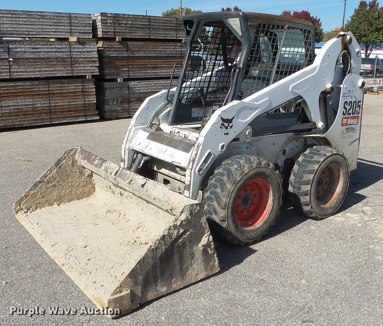 image for item DE7299 2009 Bobcat S205 skid steer