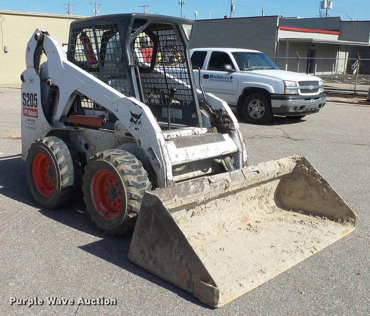 image for item DE7299 2009 Bobcat S205 skid steer
