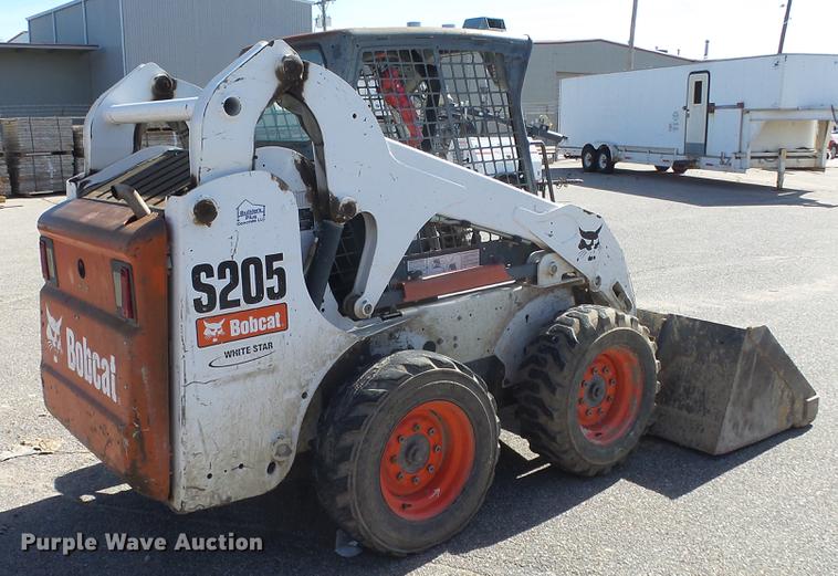 image for item DE7299 2009 Bobcat S205 skid steer