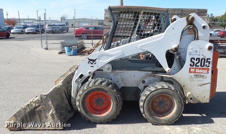 image for item DE7299 2009 Bobcat S205 skid steer