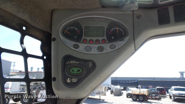 image for item DE7299 2009 Bobcat S205 skid steer