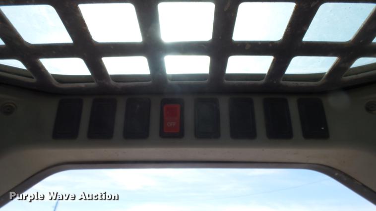 image for item DE7299 2009 Bobcat S205 skid steer