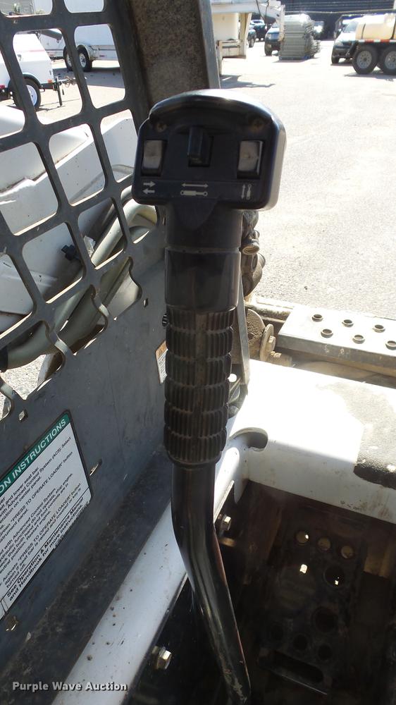 image for item DE7299 2009 Bobcat S205 skid steer