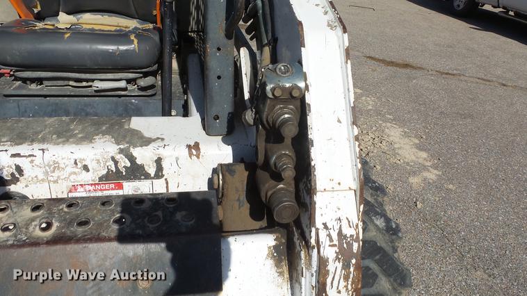 image for item DE7299 2009 Bobcat S205 skid steer