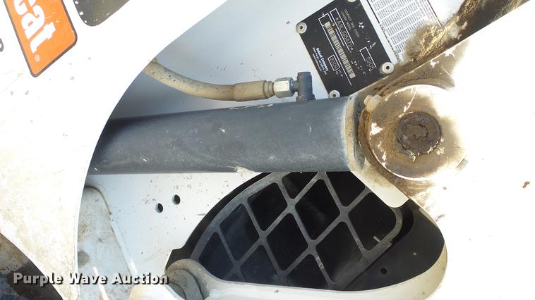 image for item DE7299 2009 Bobcat S205 skid steer