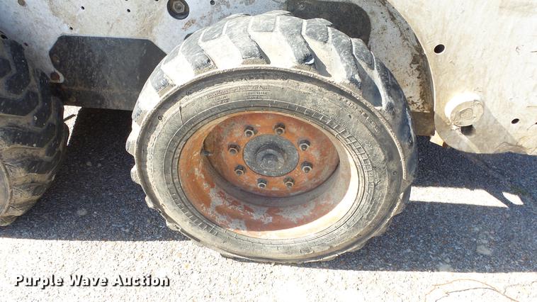 image for item DE7299 2009 Bobcat S205 skid steer