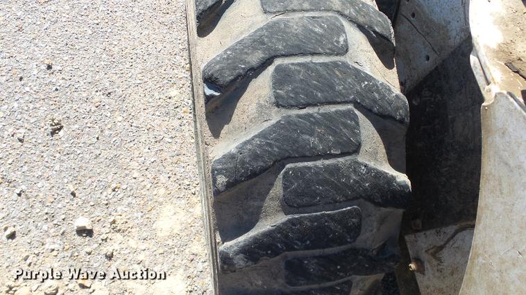 image for item DE7299 2009 Bobcat S205 skid steer