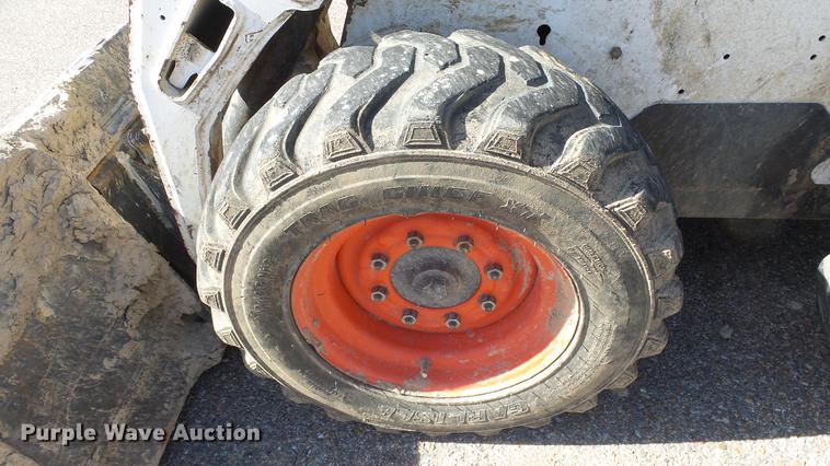image for item DE7299 2009 Bobcat S205 skid steer