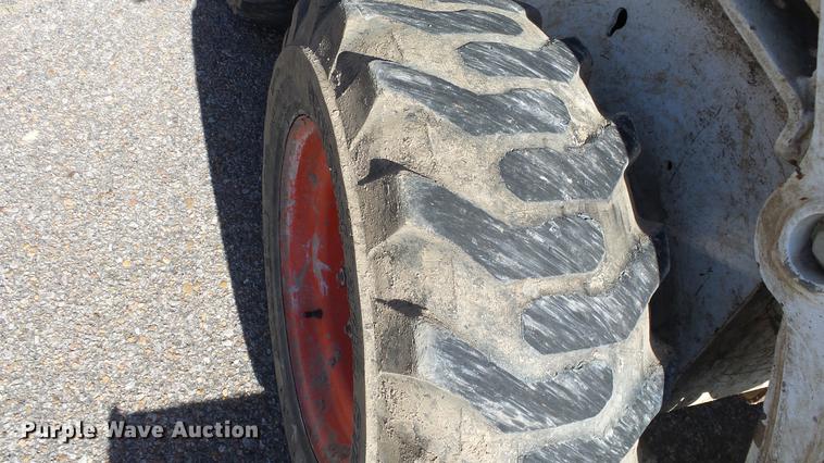 image for item DE7299 2009 Bobcat S205 skid steer