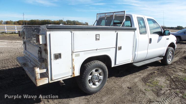 image for item DE7302 2002 Ford F250 Super Duty SuperCab utility bed pickup truck