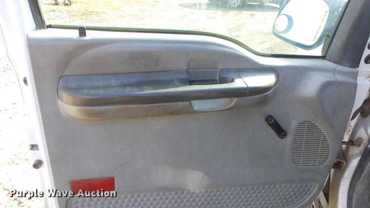 image for item DE7302 2002 Ford F250 Super Duty SuperCab utility bed pickup truck