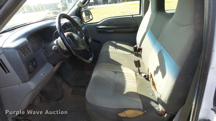 image for item DE7302 2002 Ford F250 Super Duty SuperCab utility bed pickup truck