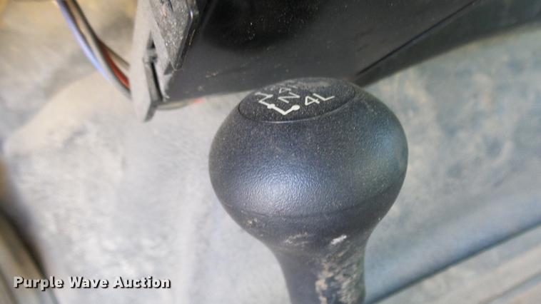 image for item DE7302 2002 Ford F250 Super Duty SuperCab utility bed pickup truck