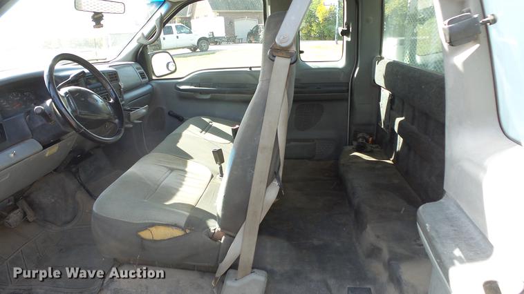 image for item DE7302 2002 Ford F250 Super Duty SuperCab utility bed pickup truck