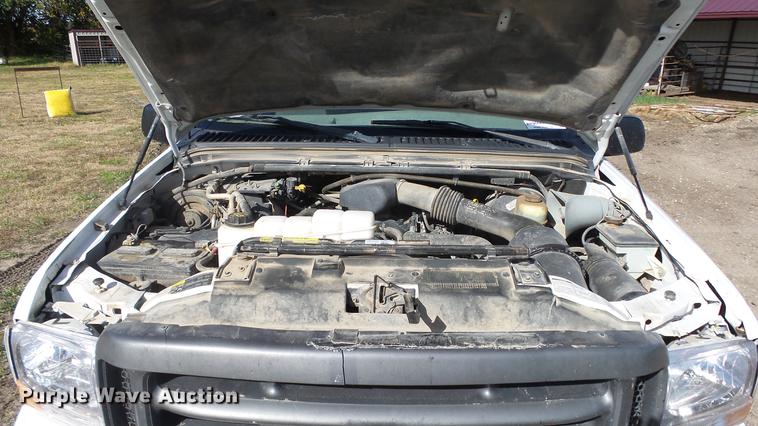 image for item DE7302 2002 Ford F250 Super Duty SuperCab utility bed pickup truck