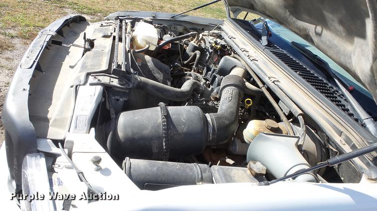 image for item DE7302 2002 Ford F250 Super Duty SuperCab utility bed pickup truck