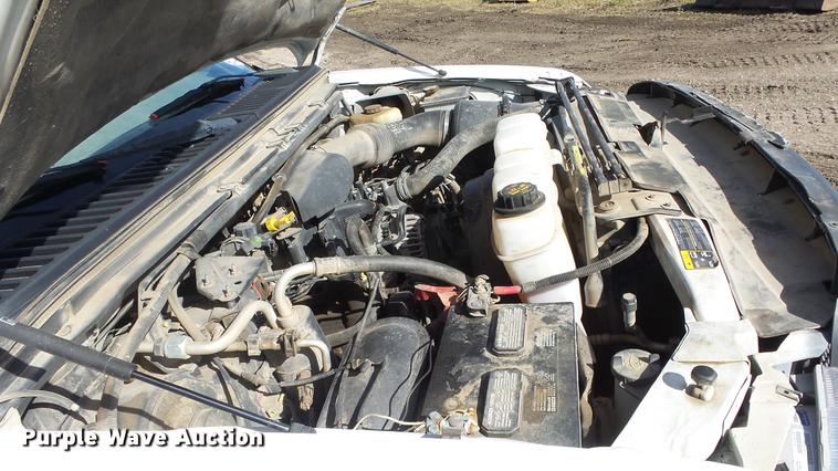 image for item DE7302 2002 Ford F250 Super Duty SuperCab utility bed pickup truck