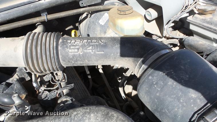 image for item DE7302 2002 Ford F250 Super Duty SuperCab utility bed pickup truck