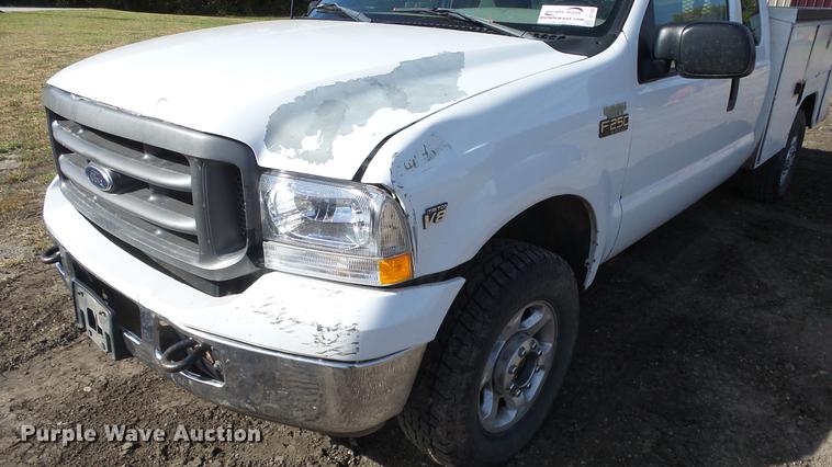 image for item DE7302 2002 Ford F250 Super Duty SuperCab utility bed pickup truck